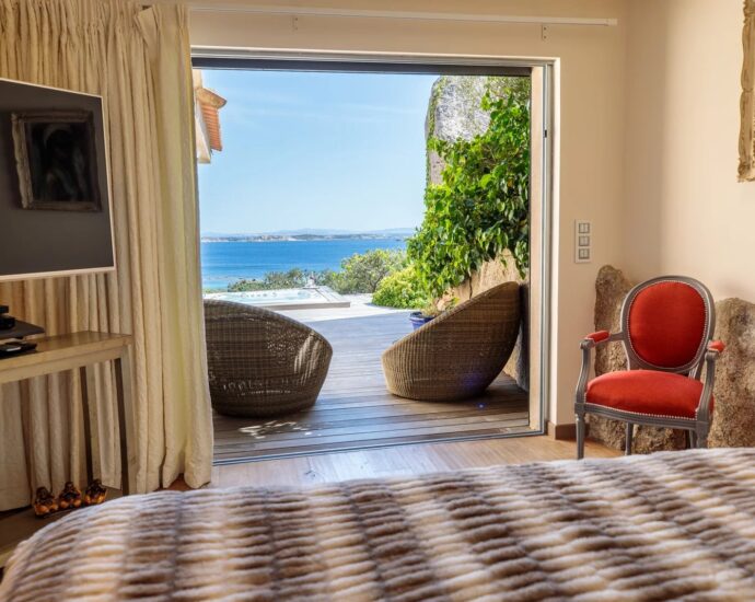 Bonifacio, Cala Longa , Villa 6 rooms, swimming pool, sea view, RL357 Marina Di Cavu