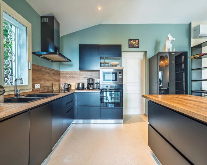 Saint-Florent, Villa vue mer panoramique, 4 chambres, appartement indépendant, piscine à débordement, proche plage