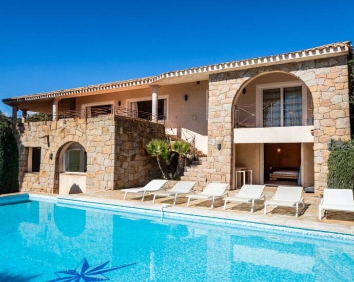 Capicciola, villa 5 chambres, piscine, vue mer, plage à pied