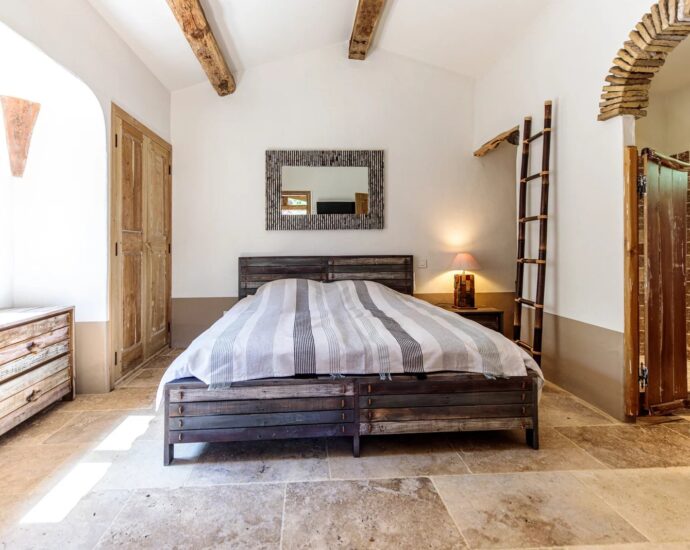 Porto-Vecchio, Palombaggia, sheepfold type villa, 3 bedrooms, pool, close to the beach