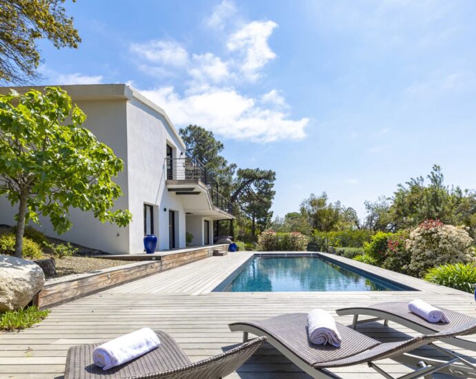 Porto-Vecchio, Domaine de Cala Rossa, villa 6 chambres, piscine et plage à pied, Villa Cala Rossa