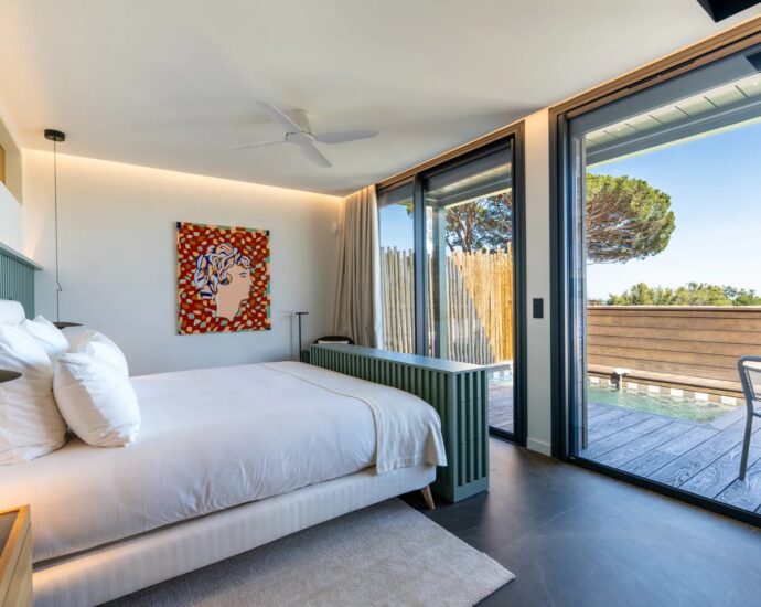 Caramontino, Villa-Hotel with Sea View, 8 Bedrooms with Private Pools, Swimming Pool, Walking Distance to the Beach