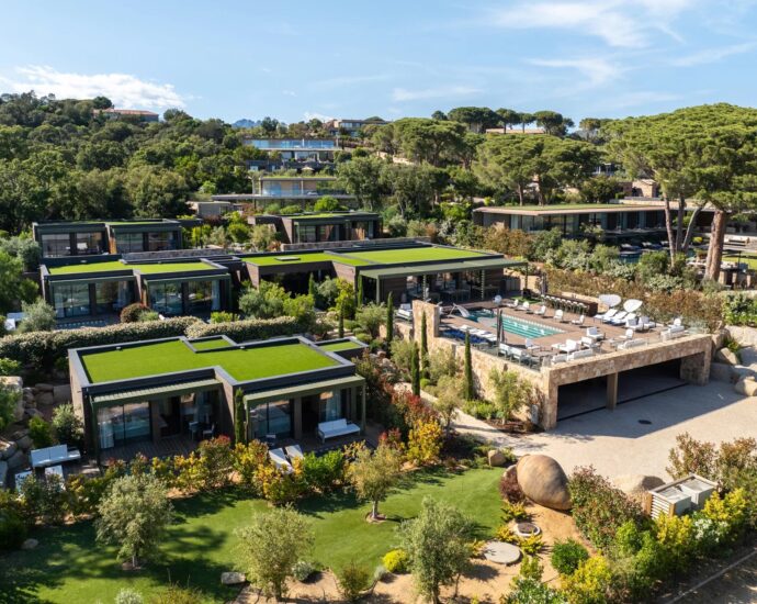 Caramontino, Villa-Hotel with Sea View, 8 Bedrooms with Private Pools, Swimming Pool, Walking Distance to the Beach