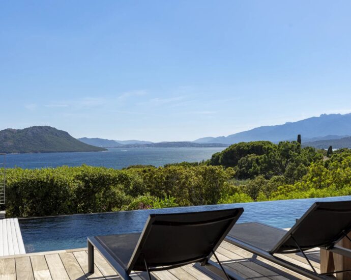 Domaine de Cala Rossa, villa  vue mer, 5 chambres, piscine chauffée, plage à pieds