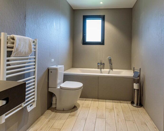 Lecci, Cala Rossa, Villa de 3 chambres avec piscine chauffée et plage à pieds