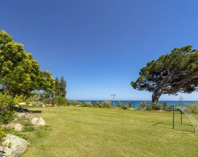 Caramontino, Domaine d&rsquo;Arinella, villa 7 chambres, pied dans l&rsquo;eau, piscine, vue mer panoramique, plage à pied