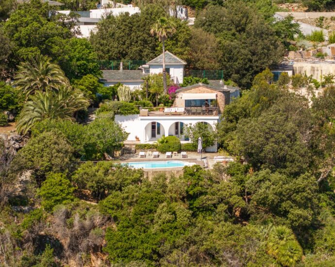 Erbalunga, Villa 6 chambres, pied dans l&rsquo;eau, vue mer panoramique, piscine