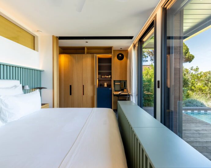 Caramontino, Villa-Hotel with Sea View, 8 Bedrooms with Private Pools, Swimming Pool, Walking Distance to the Beach