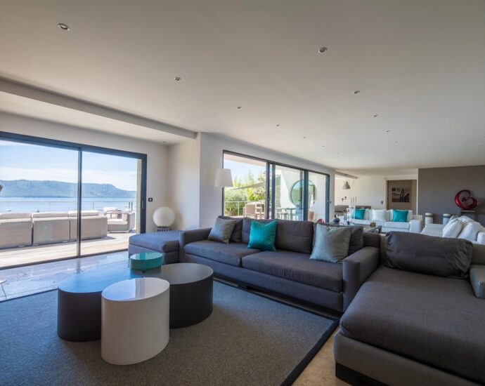 Porto-Vecchio, Golfo di sogno, villa pied dans l&rsquo;eau, 6 chambres, vue mer panoramique, accès mer