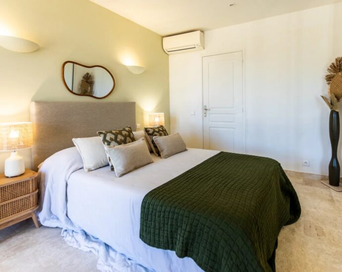 Bonifacio, Piantarella, 6-Bedroom Villa with Pool and Sea View, Beach Within Walking Distance