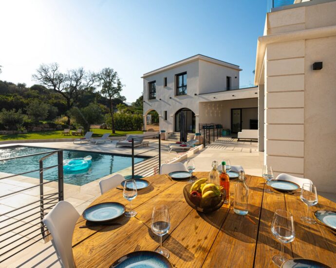 Domaine privé, villa 5 chambres, piscine, proche plage