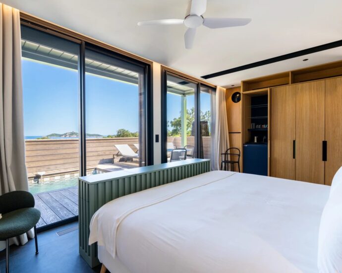 Caramontino, Villa-Hotel with Sea View, 8 Bedrooms with Private Pools, Swimming Pool, Walking Distance to the Beach