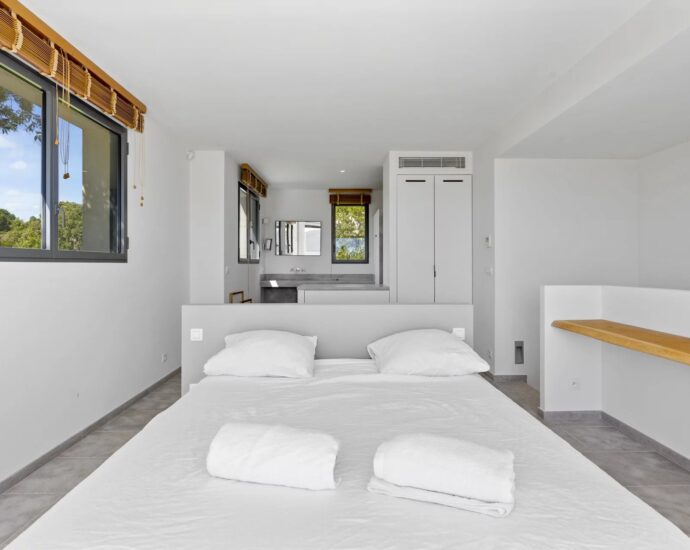 Domaine de Cala Rossa, villa  vue mer, 5 chambres, piscine chauffée, plage à pieds