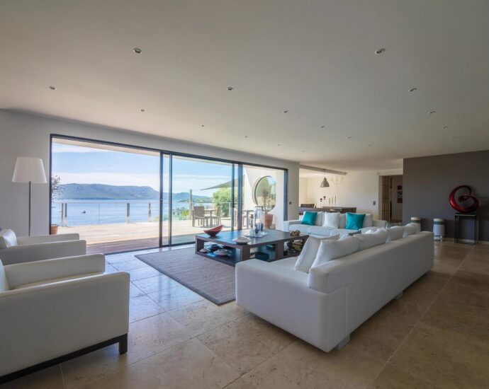 Porto-Vecchio, Golfo di sogno, villa pied dans l&rsquo;eau, 6 chambres, vue mer panoramique, accès mer