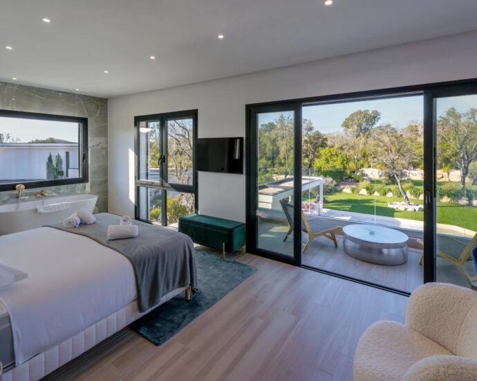 Domaine privé, villa 5 chambres, piscine, proche plage