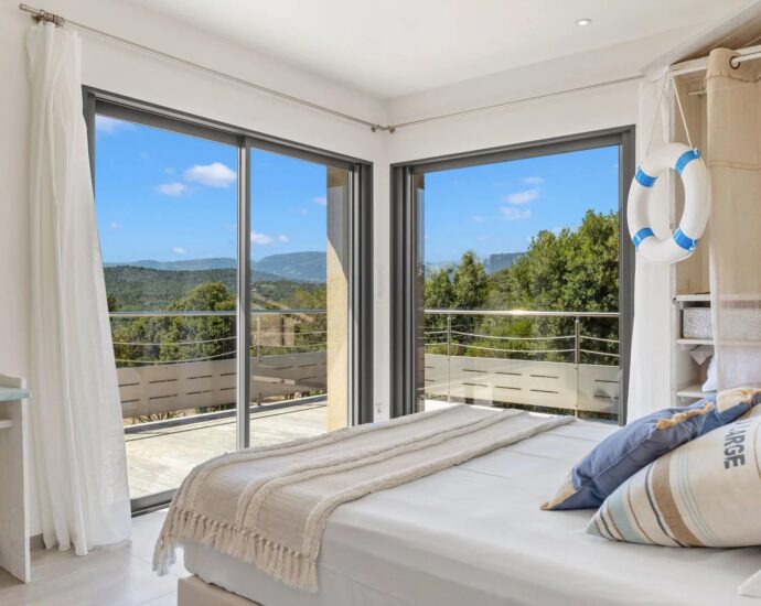 Pianottoli-Caldarello, Villa with Panoramic Sea Views, 7 Bedrooms, Pool, Jacuzzi, Walking Distance to the Beach