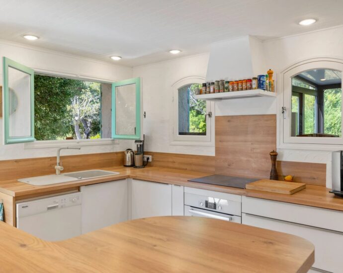 Porto Vecchio, Domaine de Cala Rossa, Villa 5 chambres, piscine chauffée, plage à pied