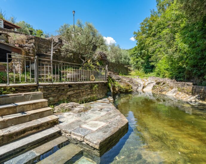 Castagniccia, Proche Bastia, Domaine 7 chambres, Piscine chauffée, accès rivière, proche plages