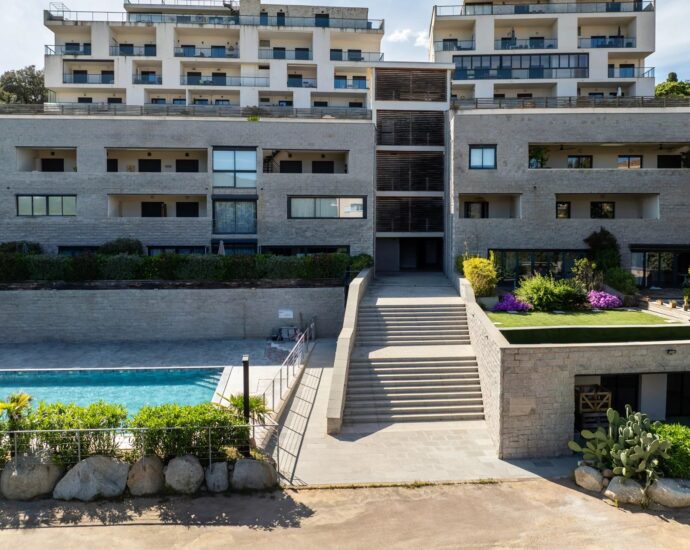 Porto-Vecchio, Appartement en duplex, 5 chambres, vue montagnes, piscine commune