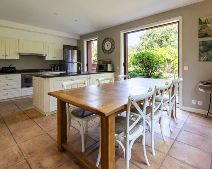 Porto Vecchio, Domaine de Cala Rossa, villa 6 chambres, piscine, vue mer, plage à pieds