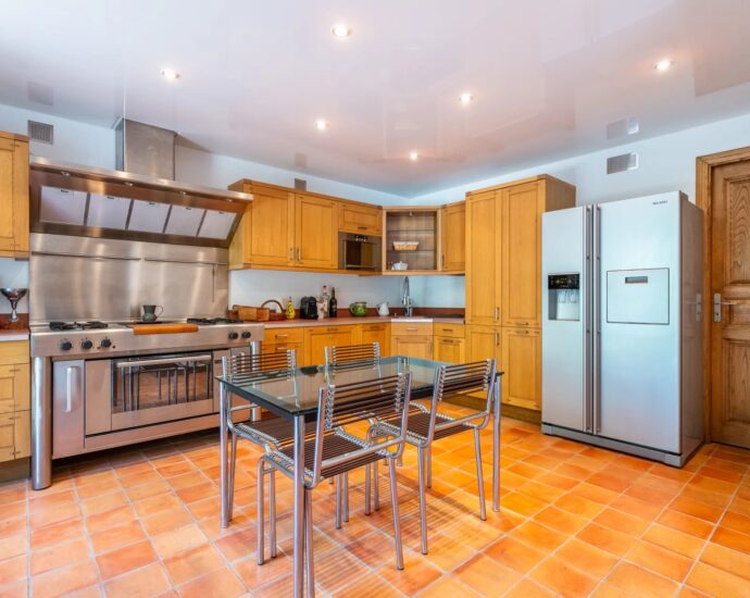 Castagniccia, Proche Bastia, Domaine 7 chambres, Piscine chauffée, accès rivière, proche plages