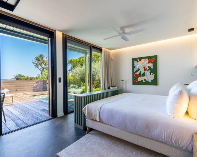 Caramontino, Villa-Hotel with Sea View, 8 Bedrooms with Private Pools, Swimming Pool, Walking Distance to the Beach