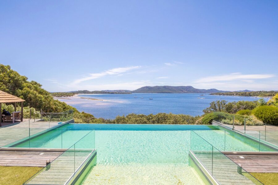 Porto-Vecchio, Golfo di sogno, villa pied dans l&rsquo;eau, 6 chambres, vue mer panoramique, accès mer
