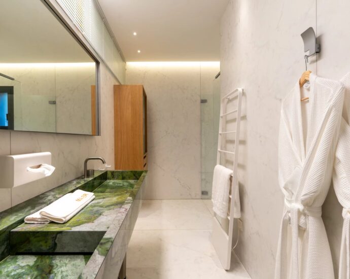 Caramontino, Villa-Hotel with Sea View, 8 Bedrooms with Private Pools, Swimming Pool, Walking Distance to the Beach