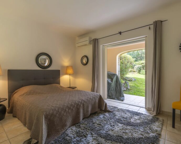 Porto-Vecchio, Domaine de Cala Rossa, villa 4 chambres, piscine, plage à pied