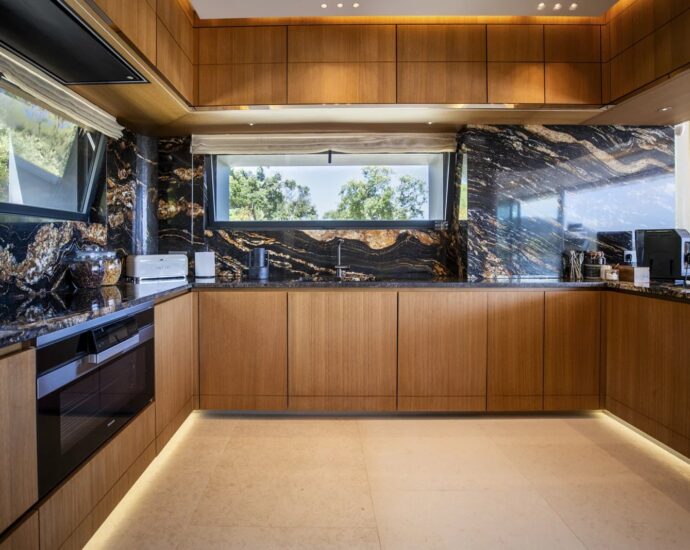 Caramontino, 7 bedroom villa, swimming pool, sea view, beach on foot