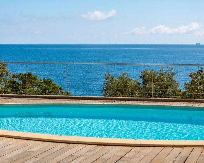 Erbalunga, Villa 6 chambres, pied dans l&rsquo;eau, vue mer panoramique, piscine