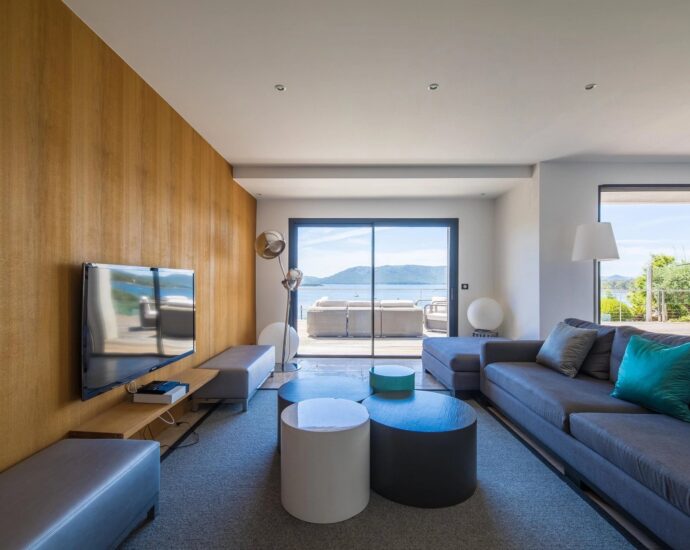 Porto-Vecchio, Golfo di sogno, villa pied dans l&rsquo;eau, 6 chambres, vue mer panoramique, accès mer