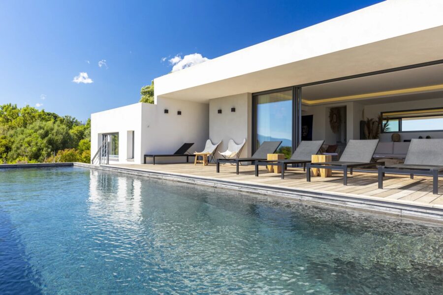 Domaine de Cala Rossa, villa  vue mer, 5 chambres, piscine chauffée, plage à pieds