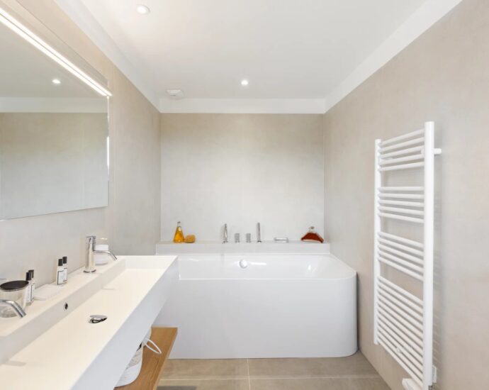 Bonifacio, 5-Bedroom Villa with Heated Pool, Golf Practice Area, Panoramic Mountain Views, Close to Beaches