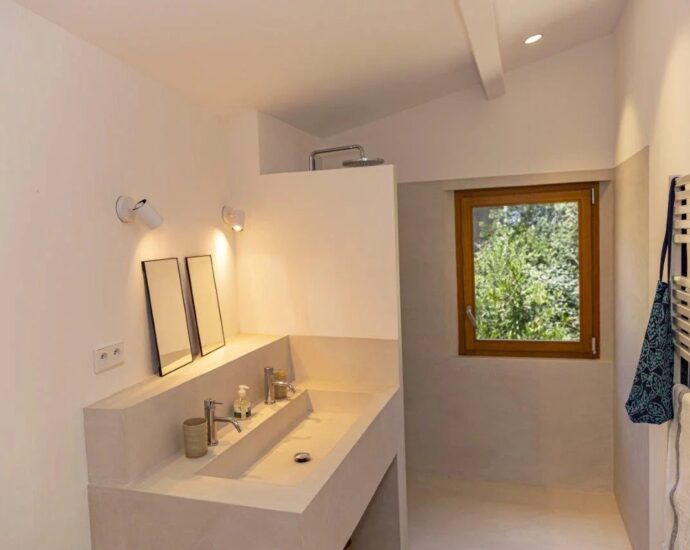 Pigna, villa d&rsquo;architecte, 4 chambres, piscine, vue village et montagnes, proche plage