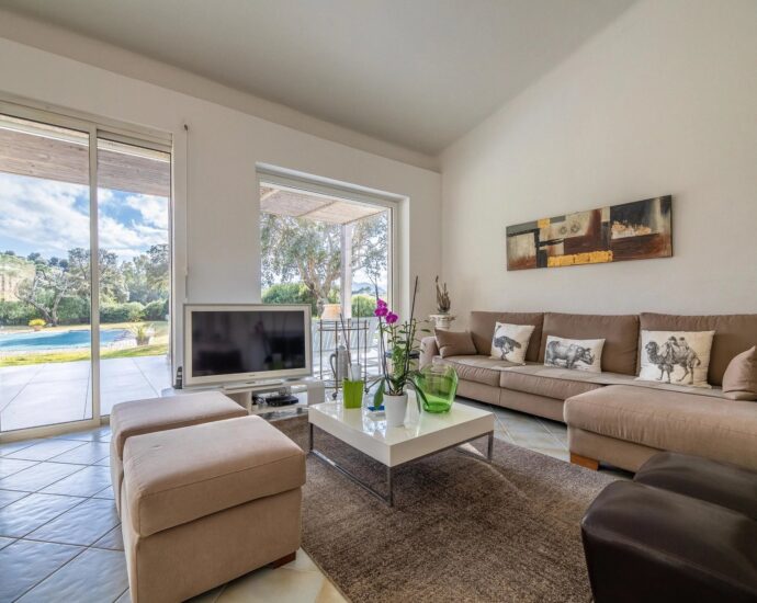 Porto-Vecchio, Domaine de Cala Rossa, villa 5 chambres, piscine et plage à pieds