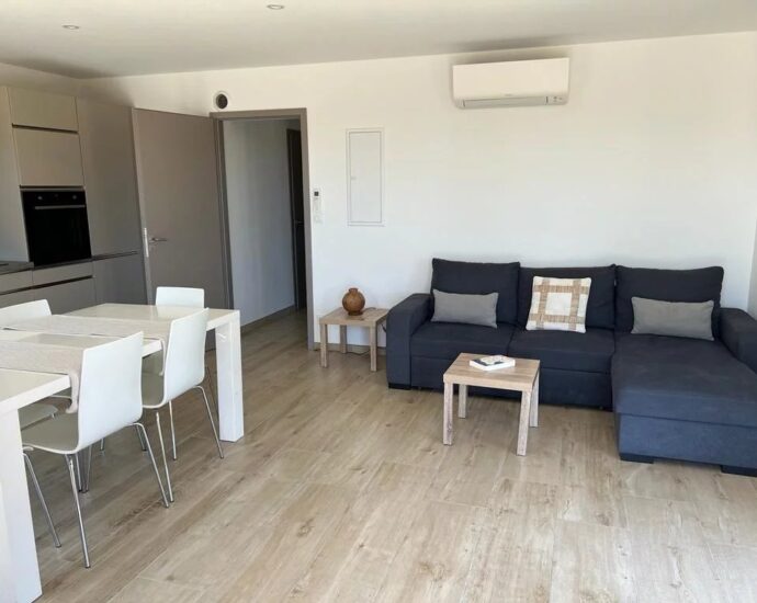 Porto-Vecchio, Villa 4 chambres, Vue panoramique mer et montagnes, piscine chauffée, proche plages