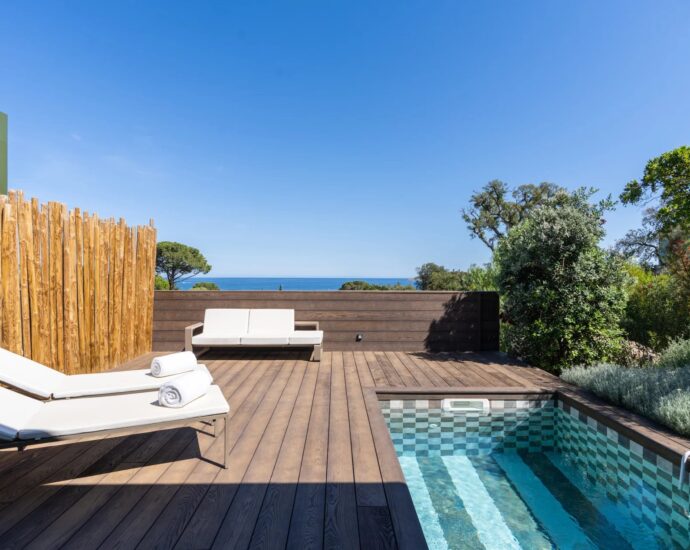 Caramontino, Villa-Hotel with Sea View, 8 Bedrooms with Private Pools, Swimming Pool, Walking Distance to the Beach