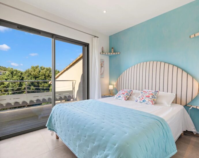 Pianottoli-Caldarello, Villa with Panoramic Sea Views, 7 Bedrooms, Pool, Jacuzzi, Walking Distance to the Beach