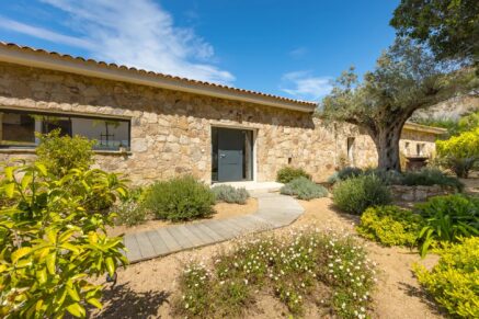 South Shore of Ajaccio, Recent Villa, Panoramic Sea View, 5 Bedrooms, Pool, Close to Beaches