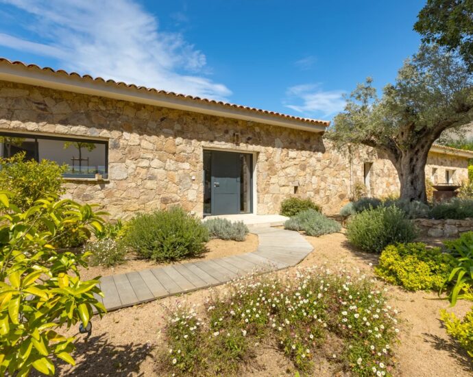 South Shore of Ajaccio, Recent Villa, Panoramic Sea View, 5 Bedrooms, Pool, Close to Beaches