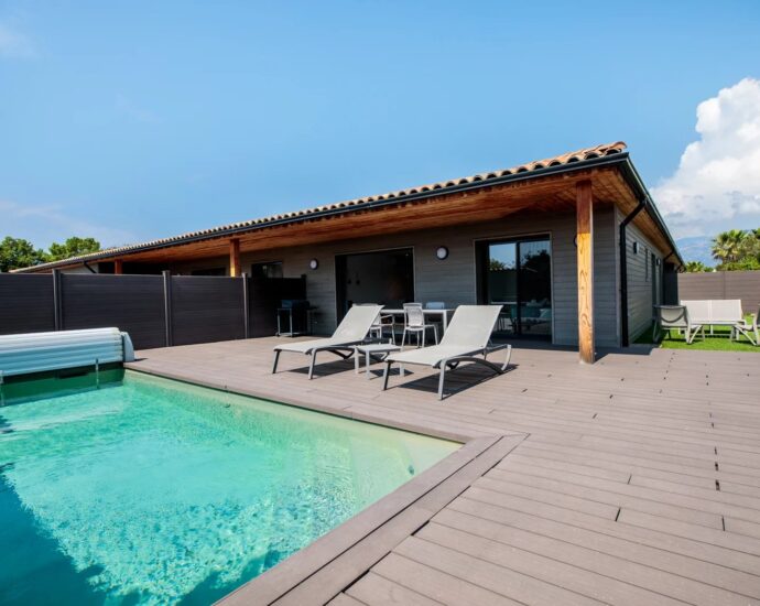 Lecci, Cala Rossa, Villa de 3 chambres avec piscine chauffée et plage à pieds