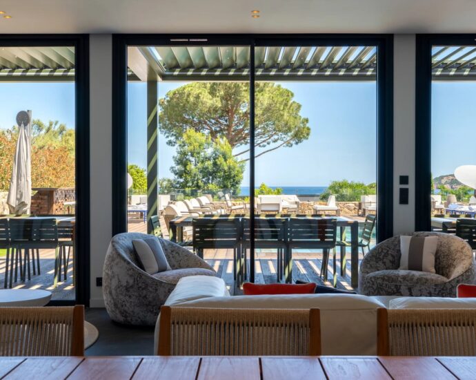 Caramontino, Villa-Hotel with Sea View, 8 Bedrooms with Private Pools, Swimming Pool, Walking Distance to the Beach