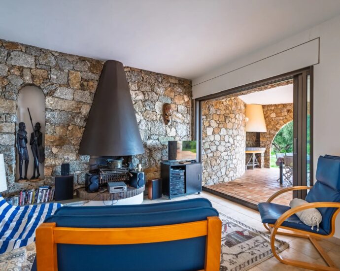 Marine de Davia, 4-bedroom villa with sea view, 100 metres from the beach