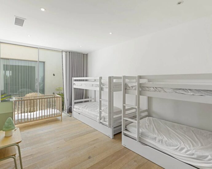 Porto-Vecchio, Santa Giulia, villa d&rsquo;architecte, 4 chambres, piscine, vue mer, proche plage