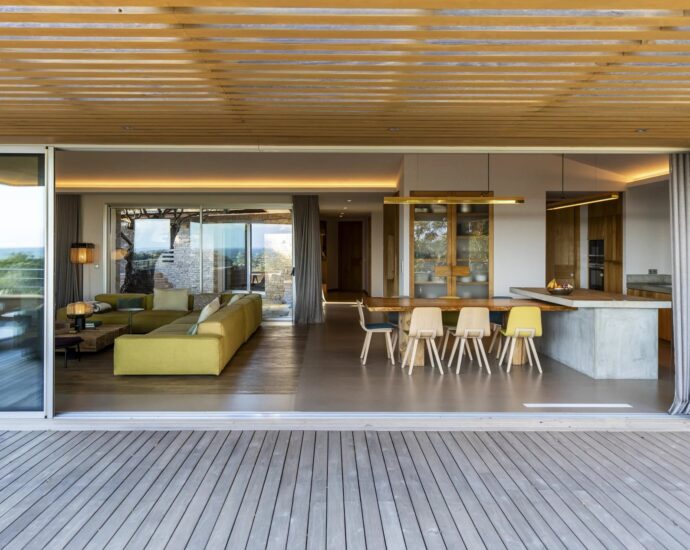 Palombaggia, 6 bedroom villa, swimming pool, sea view, close to the beach