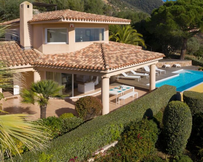 Ajaccio, Route des Sanguinaires, Villa vue mer, 4 Chambres, Piscine, proche plage