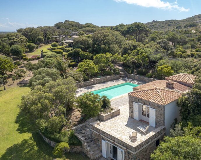 Bonifacio, Piantarella, Panoramic sea view property, 5 bedrooms, heated pool, close to the beach