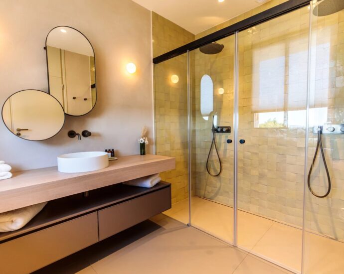 Private domain of Punta d’Arasu, 8 bedroom villa, walking distance to the beach and sea view, Sainte Lucie RL314, Villa Santa Lucia