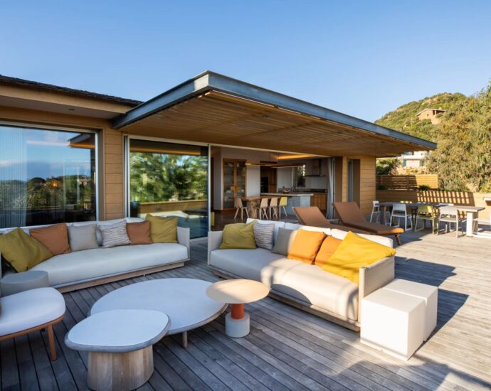 Palombaggia, 6 bedroom villa, swimming pool, sea view, close to the beach